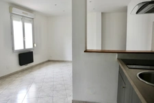 Appartement au premier étage à vendre 2 pièces REIMS (51), libre de toutes occupations ;
