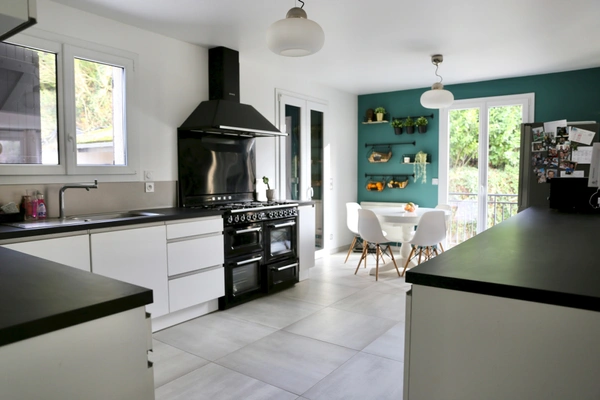 A vendre à Villers-Allerand une maison 160m2 : 5 chambres ; deux studios indepandants 35m2 et 55m2 ;