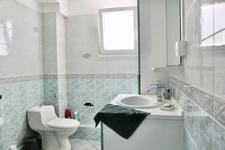Maison à vendre à VILLERS ALLERAND (51), une maison principale sur deux niveaux, un logement indépendant, une piscine extérieure  ;