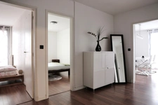 Appartement : 2 chambres,  au coeur d'un parc arboré clos, une cave  (possibilité de stationnement) ;