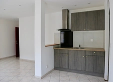 Appartement au premier étage à vendre 2 pièces REIMS (51), libre de toutes occupations ;