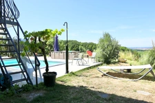 Maison à vendre à VILLERS ALLERAND (51), une maison principale sur deux niveaux, un logement indépendant, une piscine extérieure  ;