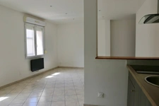 Appartement au premier étage à vendre 2 pièces REIMS (51), libre de toutes occupations ;