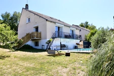Maison à vendre à VILLERS ALLERAND (51), une maison principale sur deux niveaux, un logement indépendant, une piscine extérieure  ;