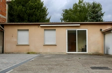 A vendre maison louée de plain pied+parking+garage : Clairmarais, 2 chambres, 2 cours   REIMS (51)