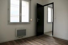 Appartement au premier étage à vendre 2 pièces REIMS (51), libre de toutes occupations ;