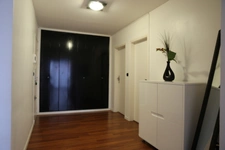 Appartement : 2 chambres,  au coeur d'un parc arboré clos, une cave  (possibilité de stationnement) ;