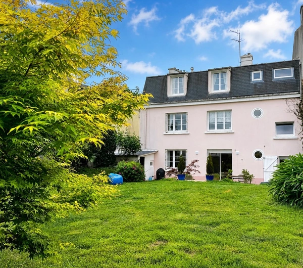 Maison de caractère – 181 m² – Beaux volumes et prestations de qualité BREST (29)