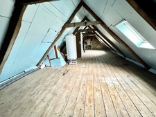 Ensemble immobilier à rénover – Grand terrain – PLOUDIRY (29)