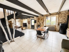Corps de ferme 110 m² avec dépendances et hangar sur 4000 m² KERNILIS (29)