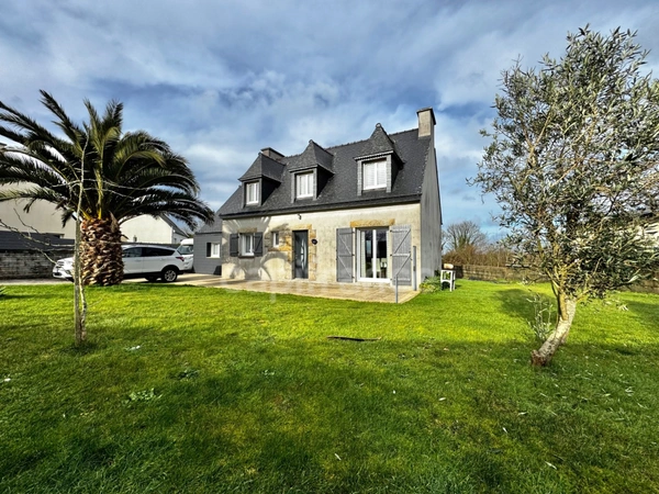 Maison familiale 137 m² – 4 chambres – Grand garage – Terrain clos 903 m² TREGLONOU (29)