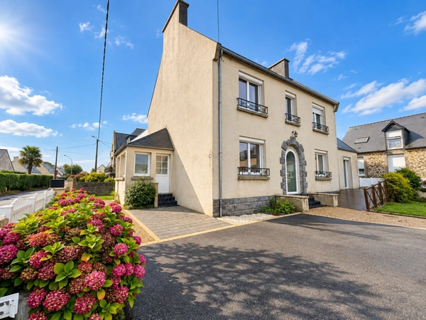 Lesneven – Maison familiale d’environ 185 m² – 6 chambres – Terrain de 739 m²