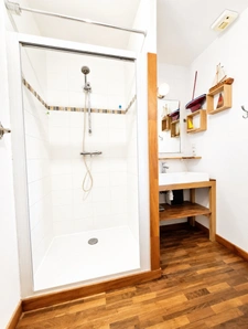 Maison contemporaine de 175 m² – Vie de plain-pied – Centre de Lannilis