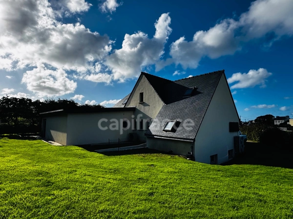  Maison spacieuse avec jardin fleuri et piscine intérieure LANDEDA (29)