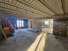 Dpt Hautes Alpes (05), à vendre CHATEAUROUX maison/grange   d'environ 250 m2 à rénover entiérement avec grange,garage et un beau terrain de presque 9000 m2