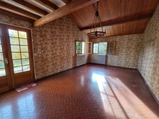 House for sale in Embrun (05), 5 bedrooms, with a large plot of 2000 m², possibility of creating 2 apartments and subdividing part of the land for construction.