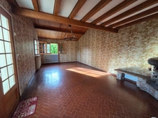 House for sale in Embrun (05), 5 bedrooms, with a large plot of 2000 m², possibility of creating 2 apartments and subdividing part of the land for construction.