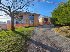 Apartment for sale: 2 bedrooms and a sleeping alcove, atypical duplex with a terrace offering lake and mountain views in Savines-le-Lac (05), in a new residence. T3/T4 (2 bedrooms and 1 sleeping alcov