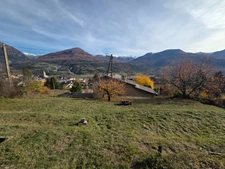 Maison à vendre  maison de 5 chambres EMBRUN (05) avec grand terrain de 2000 M2,poossibilité d'y faire 2 appartements et de détacher une partie du terrain pour construction