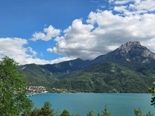 Apartment for sale: 2 bedrooms and a sleeping alcove, atypical duplex with a terrace offering lake and mountain views in Savines-le-Lac (05), in a new residence. T3/T4 (2 bedrooms and 1 sleeping alcov