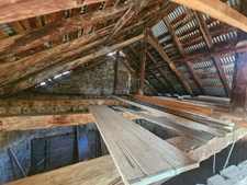 Dpt Hautes Alpes (05), à vendre CHATEAUROUX maison/grange   d'environ 250 m2 à rénover entiérement avec grange,garage et un beau terrain de presque 9000 m2