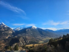 Dpt Hautes Alpes (05), à vendre CHATEAUROUX maison/grange   d'environ 250 m2 à rénover entiérement avec grange,garage et un beau terrain de presque 9000 m2