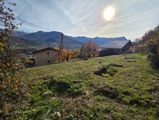 Maison à vendre  maison de 5 chambres EMBRUN (05) avec grand terrain de 2000 M2,poossibilité d'y faire 2 appartements et de détacher une partie du terrain pour construction