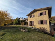 Maison à vendre  maison de 5 chambres EMBRUN (05) avec grand terrain de 2000 M2,poossibilité d'y faire 2 appartements et de détacher une partie du terrain pour construction