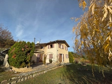 Maison à vendre  maison de 5 chambres EMBRUN (05) avec grand terrain de 2000 M2,poossibilité d'y faire 2 appartements et de détacher une partie du terrain pour construction