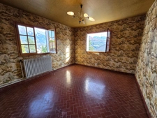 Maison à vendre  maison de 5 chambres EMBRUN (05) avec grand terrain de 2000 M2,poossibilité d'y faire 2 appartements et de détacher une partie du terrain pour construction