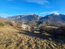 Dpt Hautes Alpes (05), à vendre CHATEAUROUX maison/grange   d'environ 250 m2 à rénover entiérement avec grange,garage et un beau terrain de presque 9000 m2