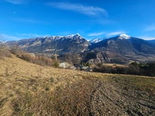 Dpt Hautes Alpes (05), à vendre CHATEAUROUX maison/grange   d'environ 250 m2 à rénover entiérement avec grange,garage et un beau terrain de presque 9000 m2