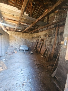 Dpt Hautes Alpes (05), à vendre CHATEAUROUX maison/grange   d'environ 250 m2 à rénover entiérement avec grange,garage et un beau terrain de presque 9000 m2