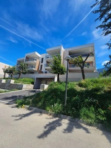 Garage neuf dans une résidence sécurisé au bord du Lac  à vendre SAVINES LE LAC (05)