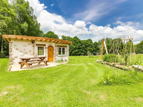 Jardin avec cabanon avec eau et électricité de 10 m² environ avec extension autorisée sur 1200 m² de terrain plat vue montagne plein Sud