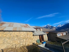 Dpt Hautes Alpes (05), à vendre CHATEAUROUX maison/grange   d'environ 250 m2 à rénover entiérement avec grange,garage et un beau terrain de presque 9000 m2