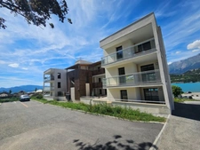 Garage neuf dans une résidence sécurisé au bord du Lac  à vendre SAVINES LE LAC (05)
