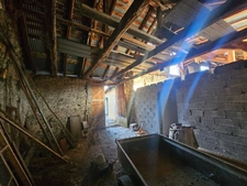 Dpt Hautes Alpes (05), à vendre CHATEAUROUX maison/grange   d'environ 250 m2 à rénover entiérement avec grange,garage et un beau terrain de presque 9000 m2