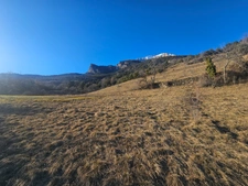 Dpt Hautes Alpes (05), à vendre CHATEAUROUX maison/grange   d'environ 250 m2 à rénover entiérement avec grange,garage et un beau terrain de presque 9000 m2