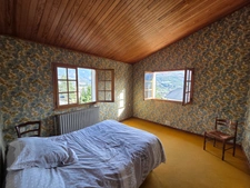 Maison à vendre  maison de 5 chambres EMBRUN (05) avec grand terrain de 2000 M2,poossibilité d'y faire 2 appartements et de détacher une partie du terrain pour construction