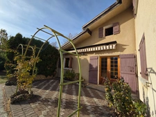 Maison à vendre  maison de 5 chambres EMBRUN (05) avec grand terrain de 2000 M2,poossibilité d'y faire 2 appartements et de détacher une partie du terrain pour construction