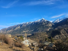Dpt Hautes Alpes (05), à vendre CHATEAUROUX maison/grange   d'environ 250 m2 à rénover entiérement avec grange,garage et un beau terrain de presque 9000 m2