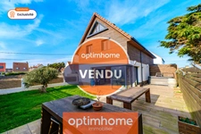 Maison contemporaine récente avec un bel extérieur et vue mer de l'étage