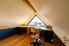 Maison contemporaine récente avec un bel extérieur et vue mer de l'étage