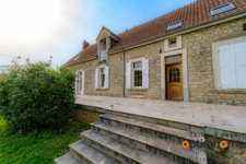Magnifique Corps de Ferme Rénové à Rety - Deux Habitations, Grange, Dépendances sur Plus de 10 000 m²