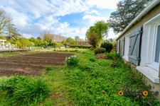 En exclusivité - Propriété avec maison familiale à rénover, dépendance, 18 000 m² de terrain dont 1 terrain à bâtir