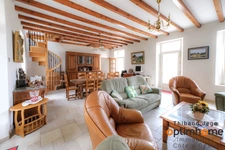Magnifique Corps de Ferme Rénové à Rety - Deux Habitations, Grange, Dépendances sur Plus de 10 000 m²