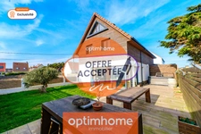 Maison contemporaine récente avec un bel extérieur et vue mer de l'étage