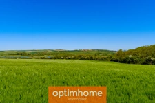 Vue dégagée, environnement paisible et jardin verdoyant – Maison familiale aux multiples possibilités