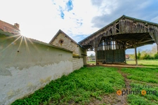 En exclusivité - Propriété avec maison familiale à rénover, dépendance, 18 000 m² de terrain dont 1 terrain à bâtir